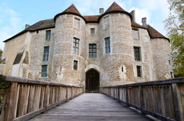Château d'Harcourt depuis la passerelle en bois