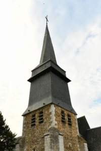 clocher tors de l'église de saint-aubin-sur-gaillon dans l'eure