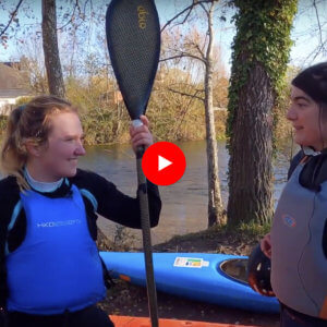 Jennifer, interviewée par Manon sur son sport adapté, le canoé-kayack