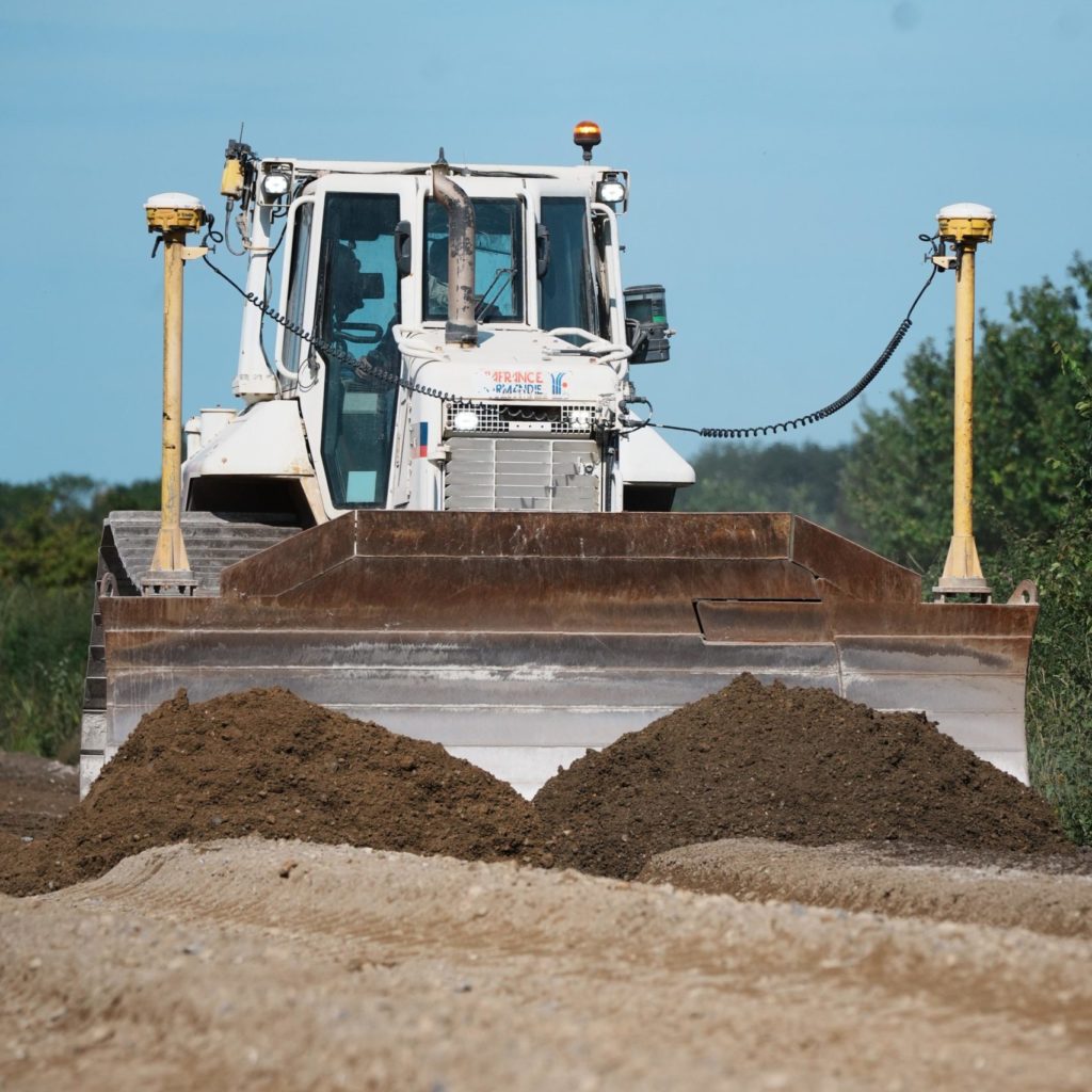 Tractopelle sur un chantier