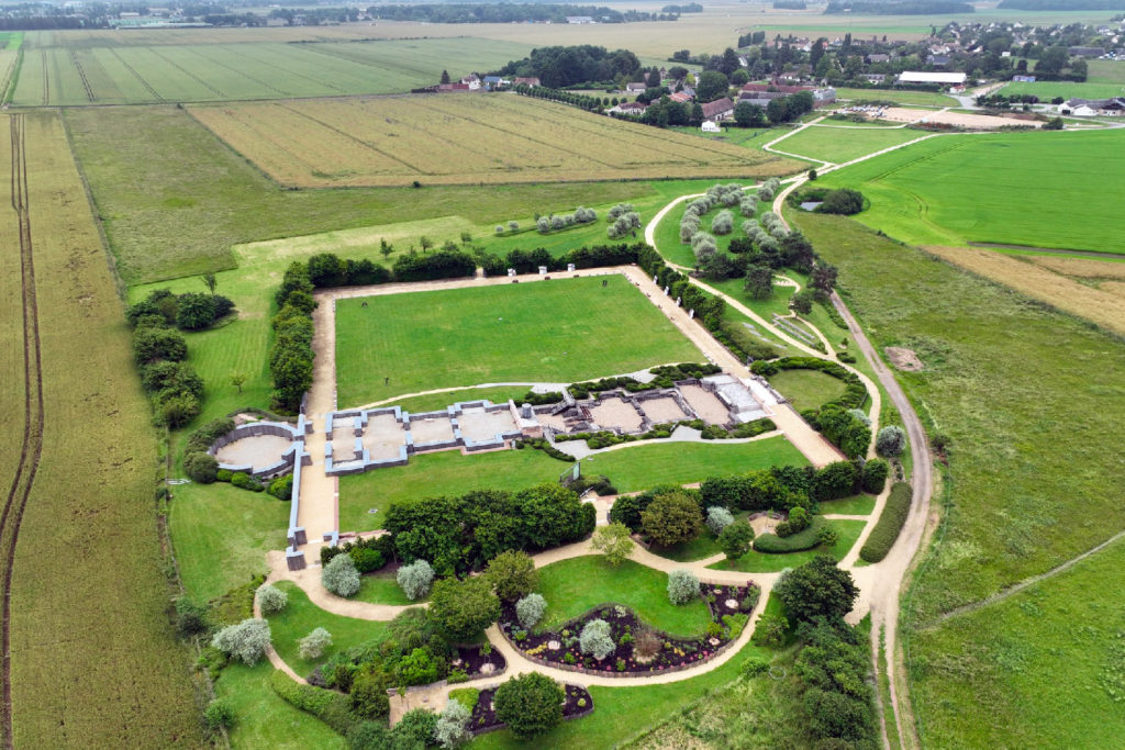 vue aérienne de champs et de Gisacum