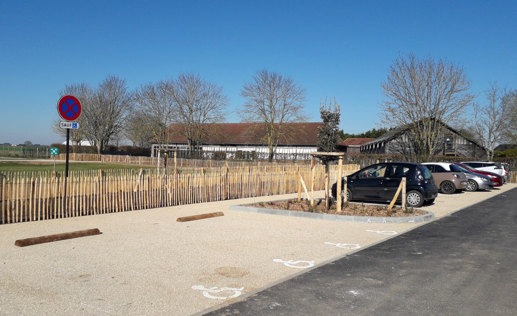 place de parking pour personne handicapée