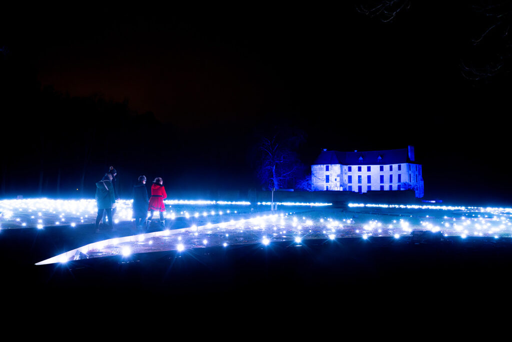 parterre de lumière devant un château