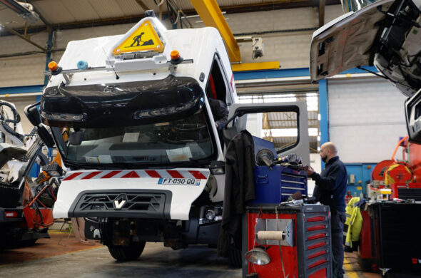 camion et mécanicien