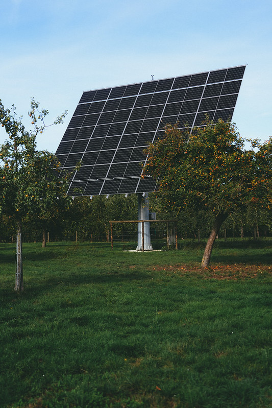 55570917148_72144e6712_c Panneau solaire sur pied